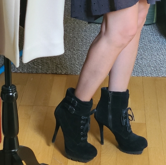 Suede booties on platform, lined. Sam Edelman size 7 1/2 - Picture 4 of 8